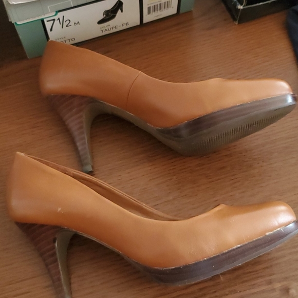 Shoes - Picture 2 of 2